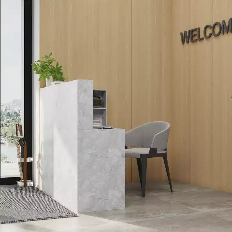 Mostrador de recepción moderno en forma de L con estantes extraíbles, almacenamiento con cerradura y gestión de cables