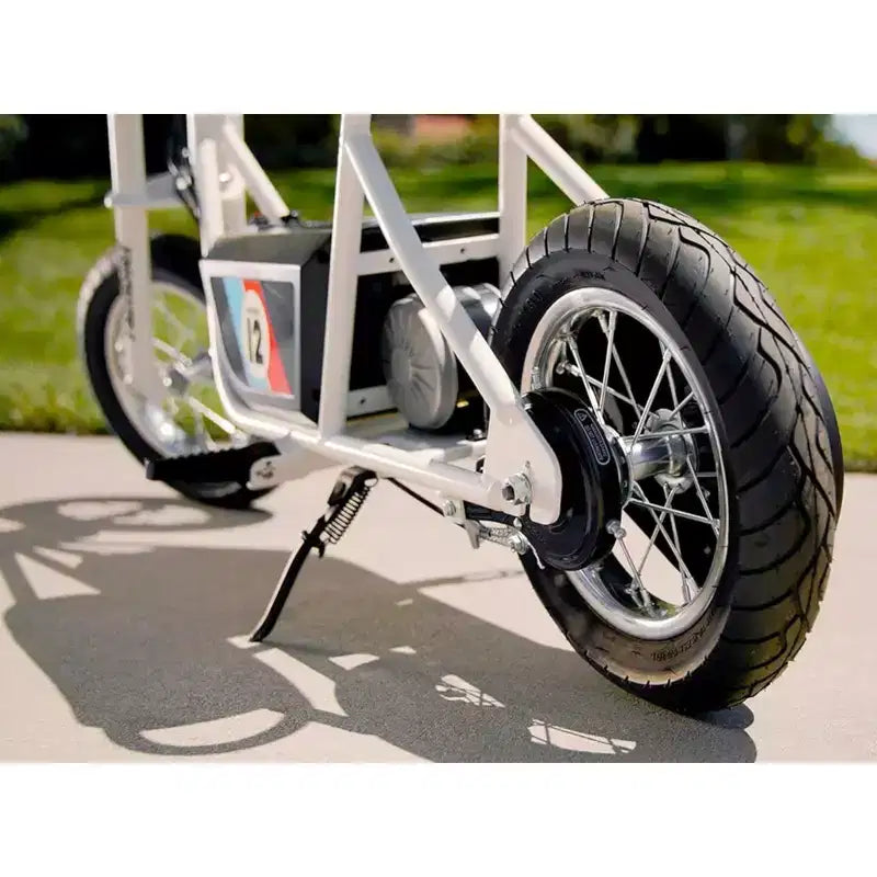 Minimoto eléctrica retro Razor Rambler 12 con motor de 250 W y batería de 24 V, blanca