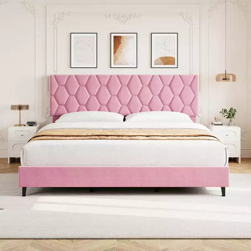 Base de cama rosa tamaño King con cabecero tapizado, base de cama de plataforma resistente con fuertes listones de madera, no necesita somier/sin ruido/fácil montaje