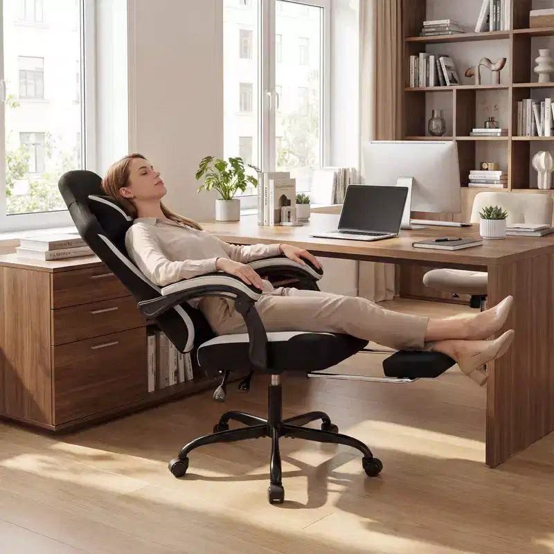 Silla Gaming Costway con reposacabezas, soporte lumbar, reposabrazos articulados, respaldo reclinable