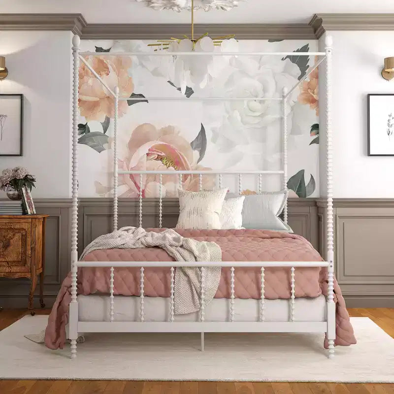 Cama con dosel de metal