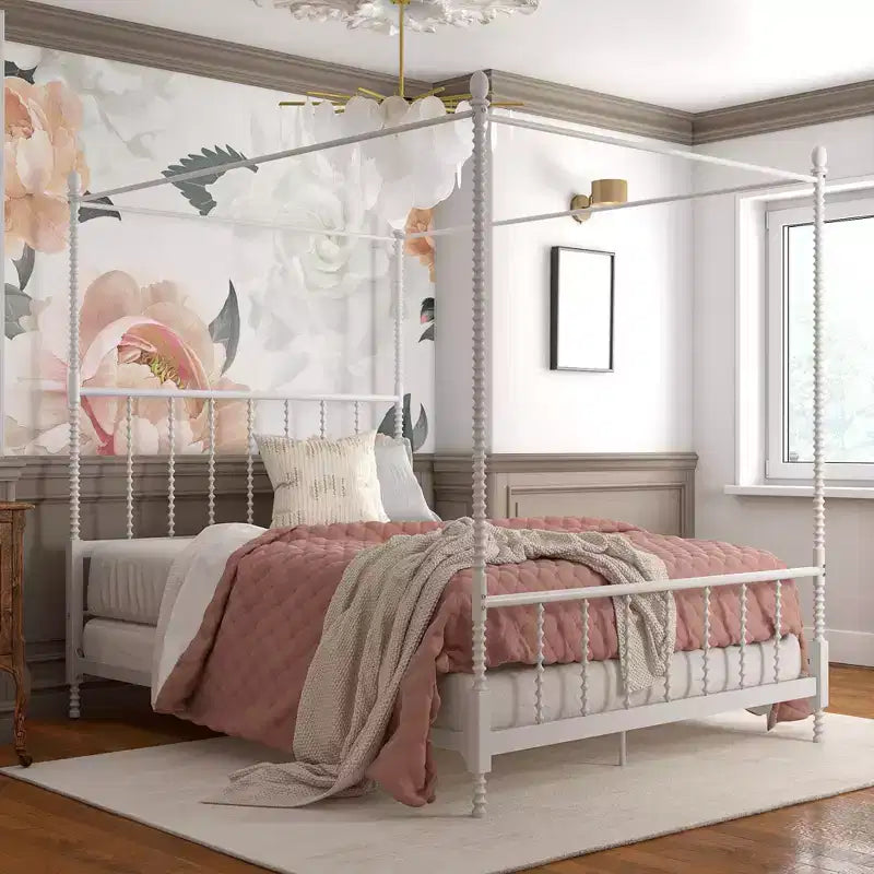 Cama con dosel de metal