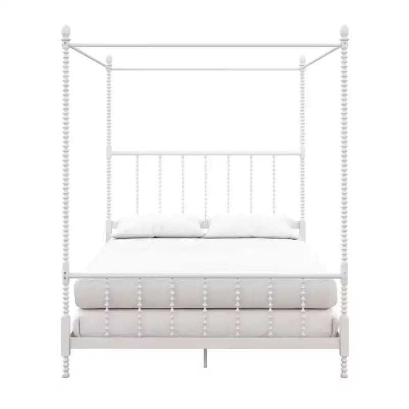 Cama con dosel de metal