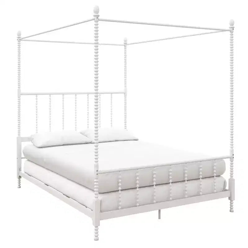 Cama con dosel de metal