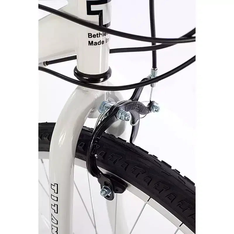 Bicicleta de montaña Titan Bikes Wildcat de 12 velocidades para mujer con altura de sillín ajustable, azul/blanco
